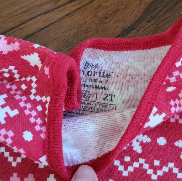 Christmas Pajama Bundle!❤️💚 5 pieces. 2T. - Picture 4 of 6